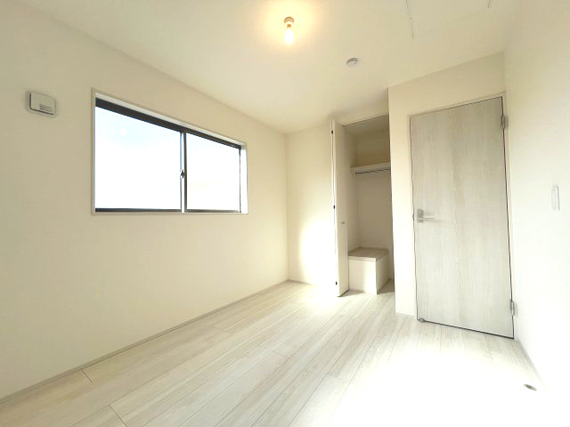 昭島市中神町2丁目　新築戸建全1棟の洋室|【洋室1】収納スペース