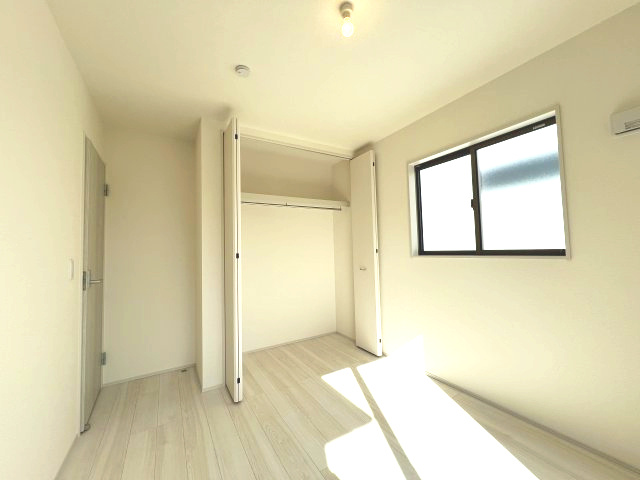 昭島市中神町2丁目　新築戸建全1棟の洋室|【洋室2】収納スペース
