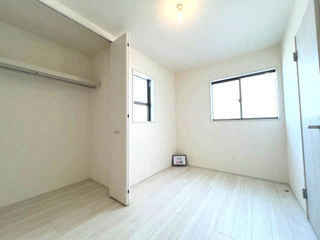 昭島市中神町2丁目　新築戸建全1棟の洋室|【洋室3】収納スペース