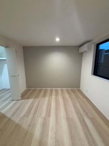 柏崎市安政町のアパートの洋室