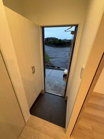 柏崎市安政町のアパートの玄関