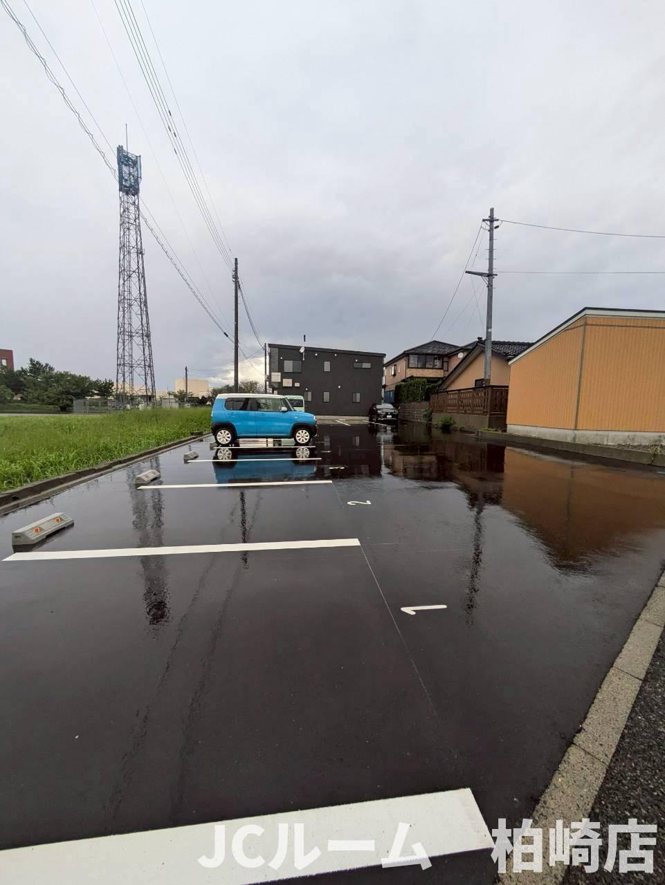 柏崎市安政町のアパートの駐車場