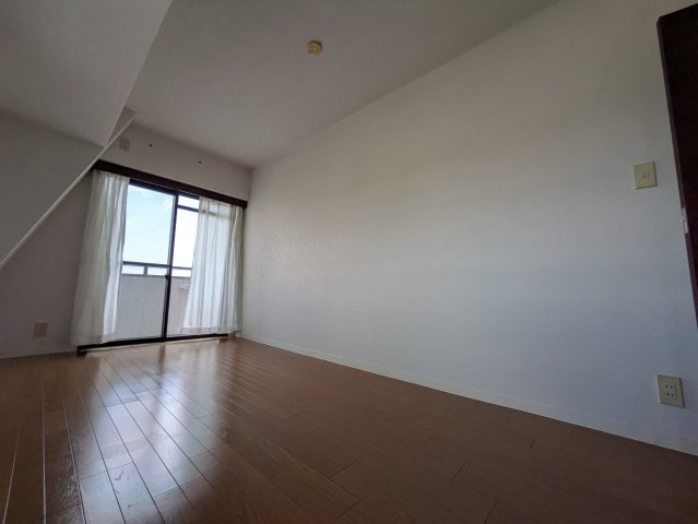 サバーブ永楽荘の居間・リビング