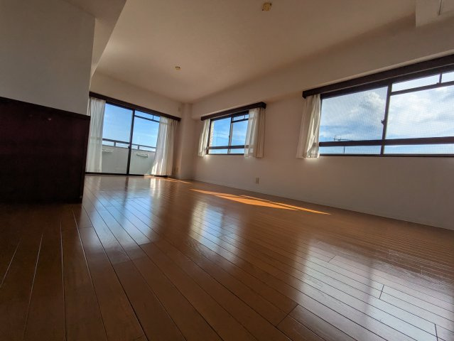 サバーブ永楽荘の居間・リビング