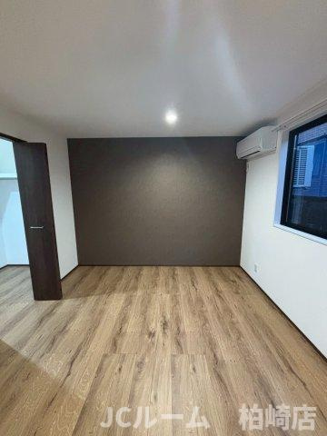 柏崎市安政町のアパートの洋室