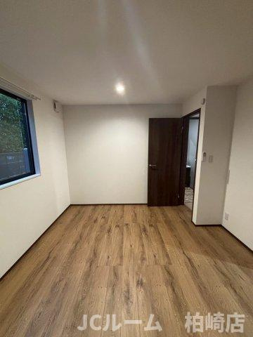 柏崎市安政町のアパートの洋室