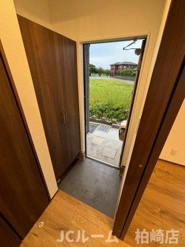 柏崎市安政町のアパートの玄関