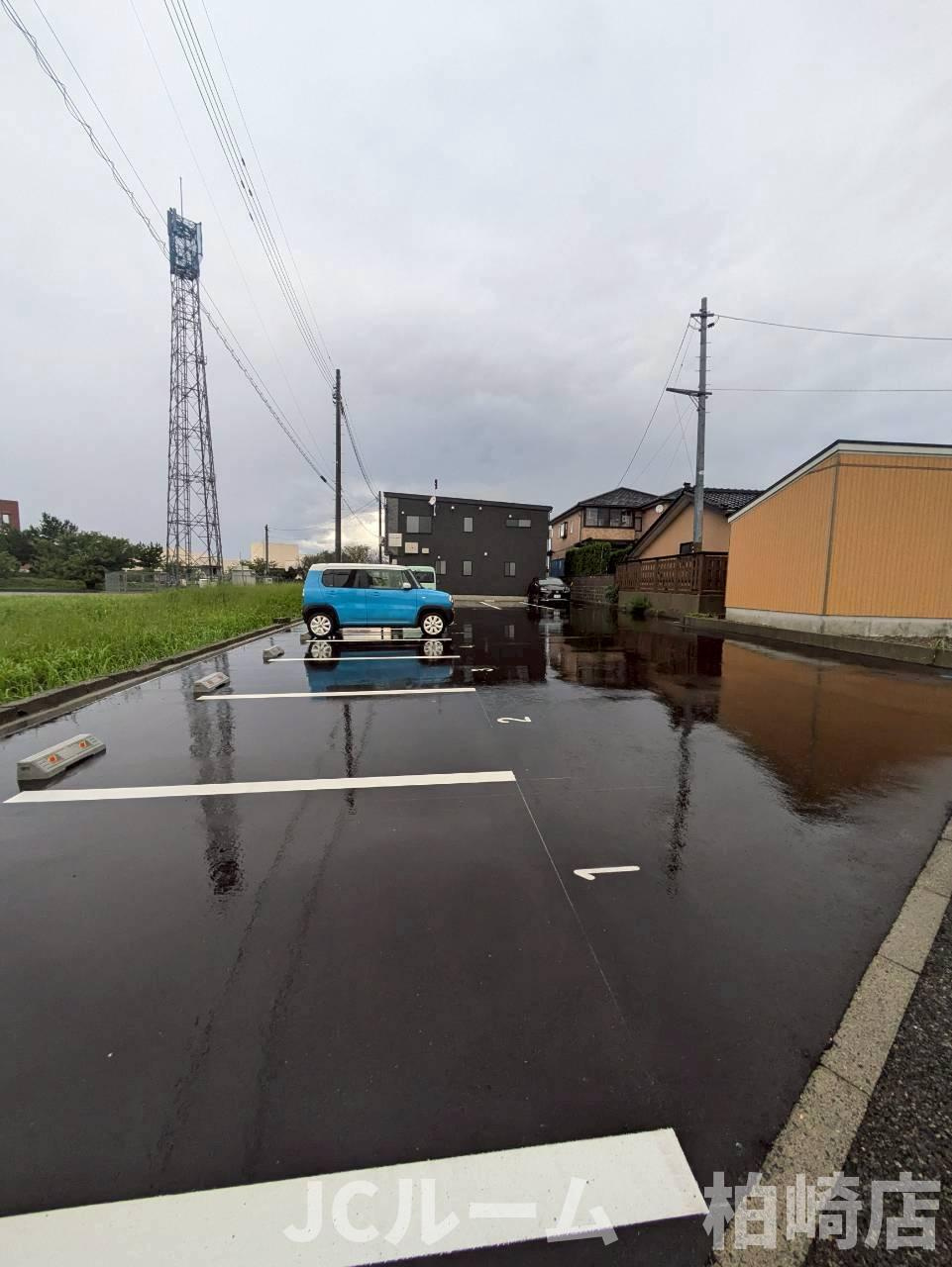 柏崎市安政町のアパートの駐車場