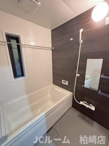 柏崎市安政町のアパートの浴室