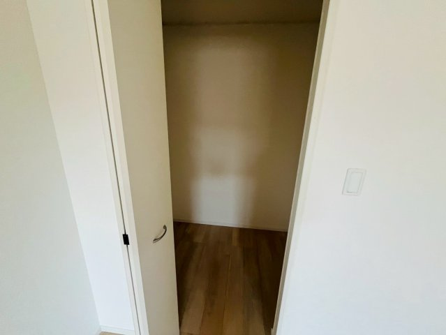 【Cradle Garden】　小山市間々田　第10　全1邸の収納|〇ウォークインクローゼット〇
1.5帖のウォークインクローゼット♪たっぷりの収納スペースで住空間もスッキリ広々します（＾＾）
2025年11月撮影