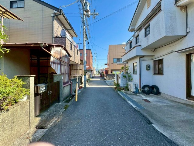 草津市草津3丁目　建築条件無し売土地の前面道路含む現地写真