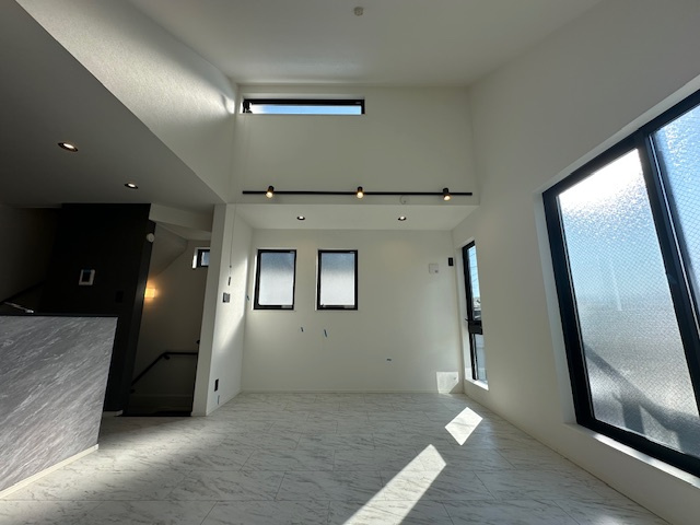 茅ヶ崎市松風台　新築戸建　全２棟のキッチン|15.62帖　LDK