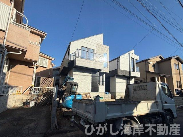 茅ヶ崎市松風台　新築戸建　全２棟の前面道路含む現地写真|2月2日撮影　外構工事中　現地外観