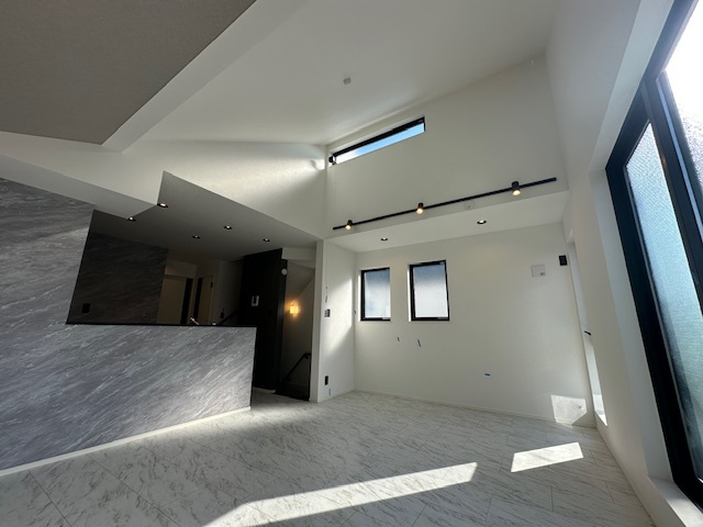 茅ヶ崎市松風台　新築戸建　全２棟の居間・リビング|15.62帖　LDK