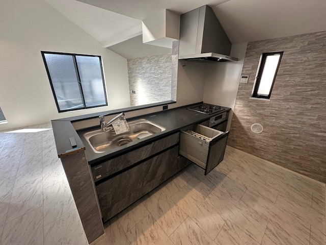 茅ヶ崎市松風台　新築戸建　全２棟の外観|11月7日撮影　建築中　現地外観