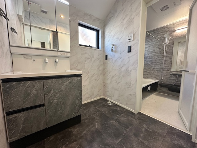 茅ヶ崎市松風台　新築戸建　全２棟の脱衣所|脱衣スペース