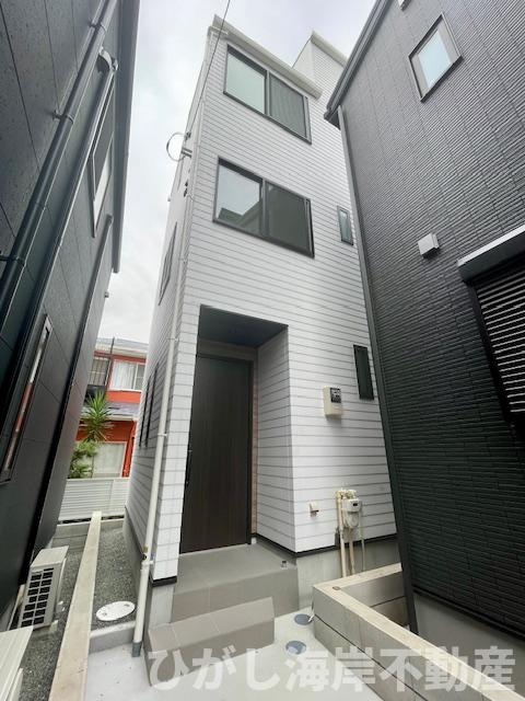 茅ヶ崎市赤松町　新築戸建　全３棟の外観|10月3日撮影　外構工事中　現地外観