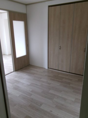 シャトレ北川の洋室