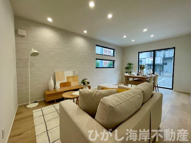 平塚市出縄　新築戸建　の居間・リビング|16帖　LDK