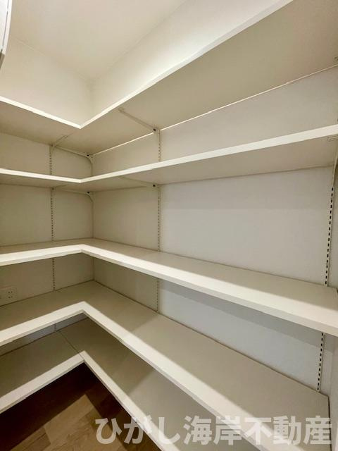 平塚市出縄　新築戸建　の収納|パントリー