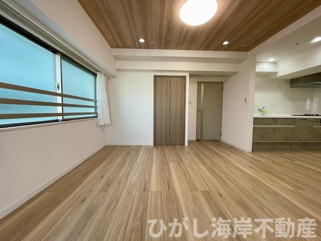 プライムスクエアー湘南平塚の居間・リビング|新規リフォーム完了！　12.9帖　LDK