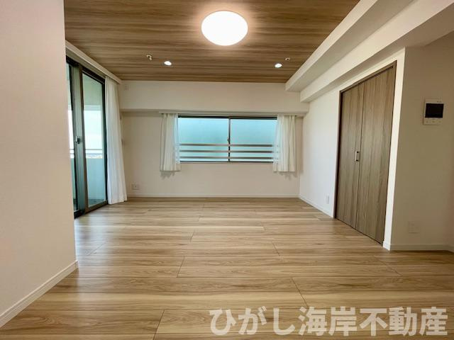 プライムスクエアー湘南平塚の居間・リビング|新規リフォーム完了！　12.9帖　LDK