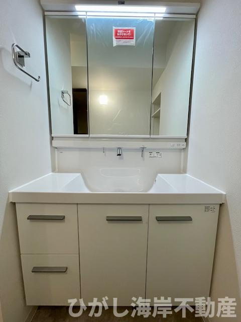 プライムスクエアー湘南平塚の独立洗面台|新規リフォーム完了！　三面鏡化粧台