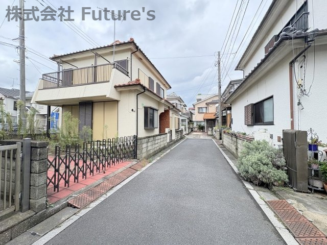 三郷市鷹野4丁目　建築条件無し売地　全1区画の前面道路含む現地写真|前面道路含む現地写真です。