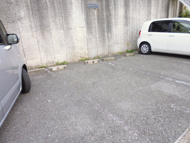 ビューラーフジイの駐車場