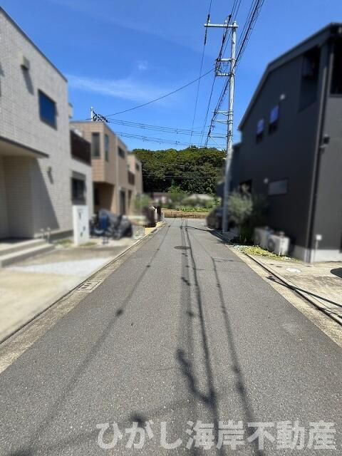 茅ヶ崎市赤羽根　中古戸建の前面道路含む現地写真|現地外観