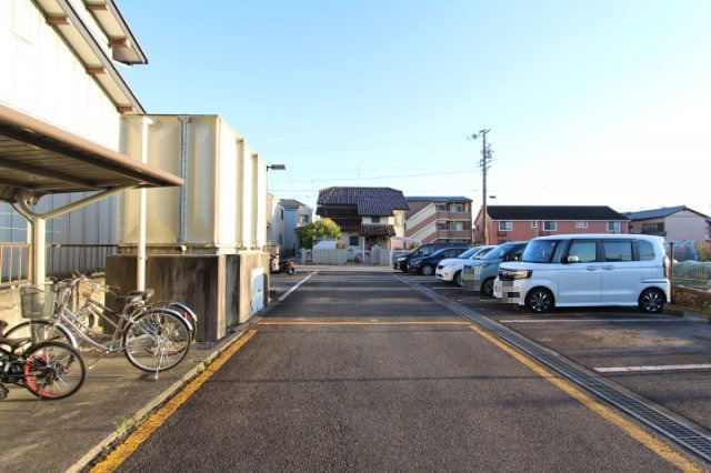 リヴィエールⅠの駐車場