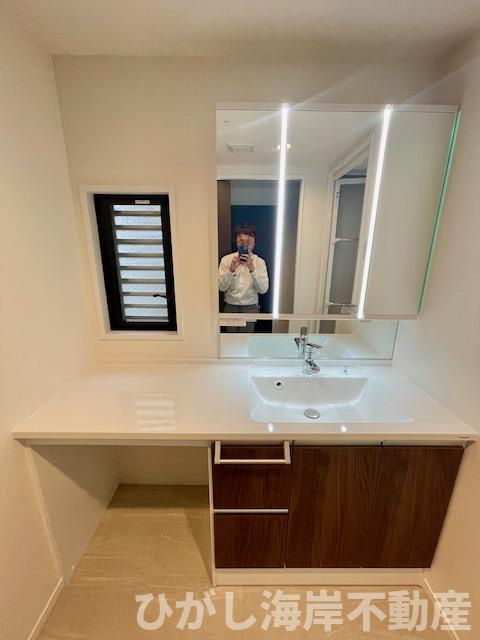 ラミアール藤沢モアクレストの独立洗面台|新規リフォーム完了！　三面鏡化粧台