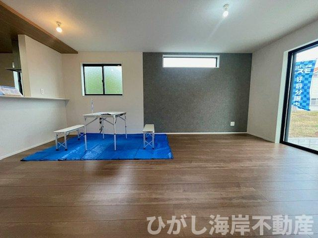 茅ヶ崎市代官町　新築戸建の居間・リビング|17帖　LDK