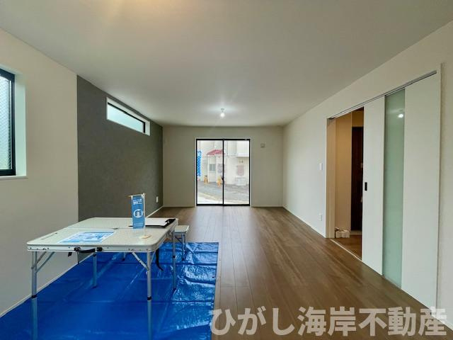 茅ヶ崎市代官町　新築戸建の居間・リビング|17帖　LDK