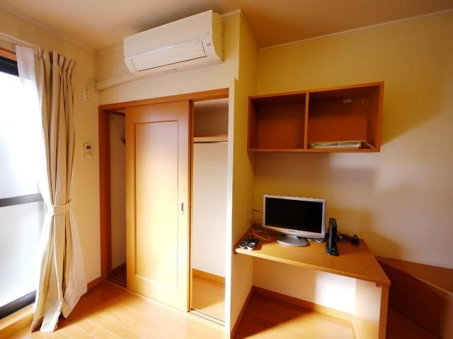 レオパレス武蔵野第３の内装|明るい色調の室内です