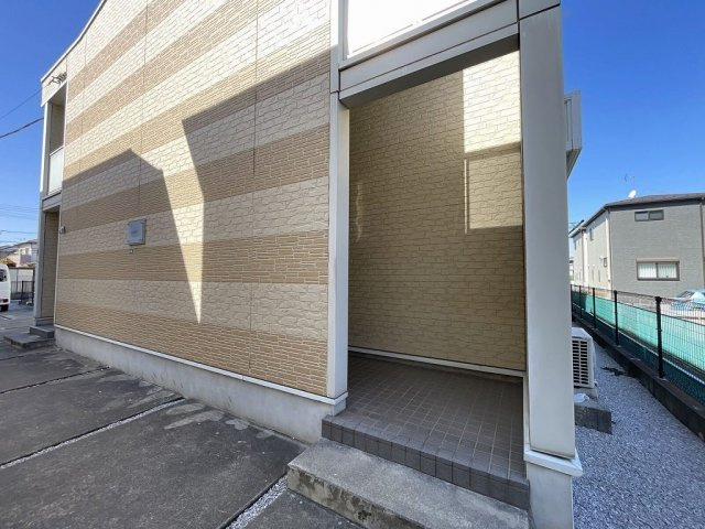 レオパレス武蔵野第３のエントランス|落ち着いたエントランスです