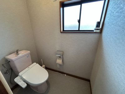 【トイレ】 | カーポート付きの広々駐車場！那須塩原市三島8DK