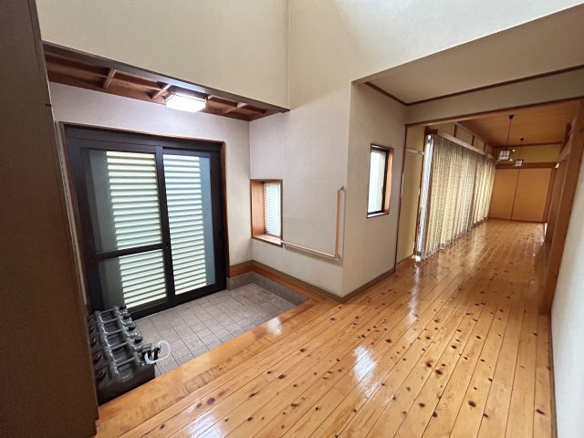 【玄関】 | カーポート付きの広々駐車場！那須塩原市三島8DK