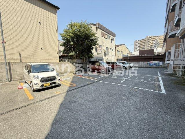 オズレジデンス関目の駐車場