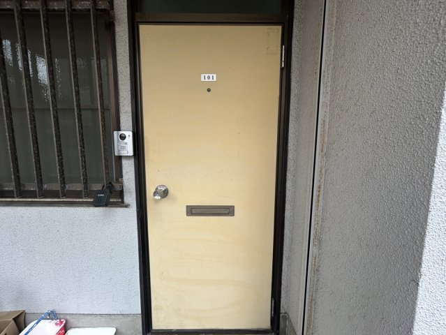 宮内マンションの玄関