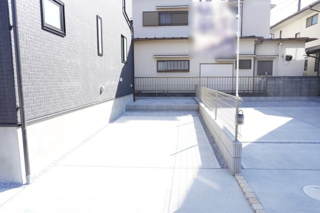 草加市新里町 新築分譲住宅 全5棟 4号棟の駐車場
