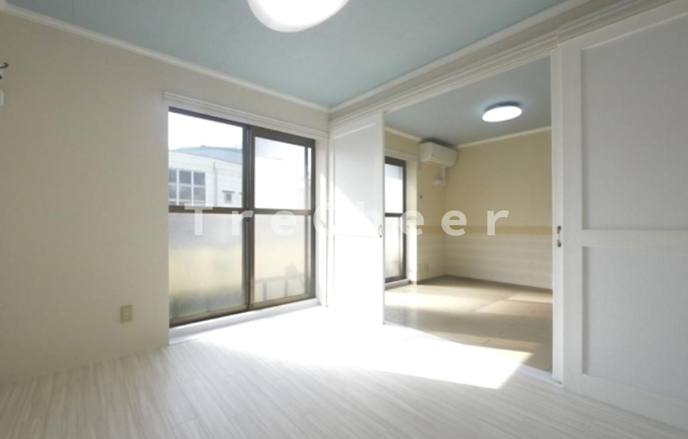 ビバリーヒルズ和光の居間・リビング