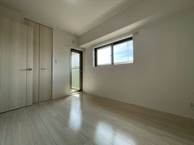 アルファステイツ千舟町通りの洋室|6帖の北西洋室です。シューズインクロークとつながっています。