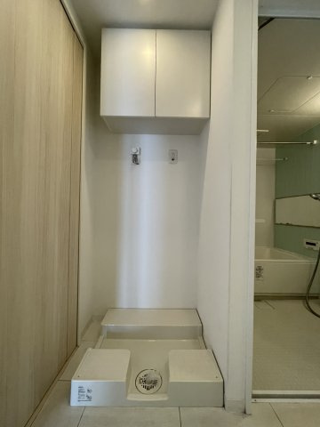 アルファステイツ千舟町通りのランドリースペース|ランドリースペースです。上部に収納があります。