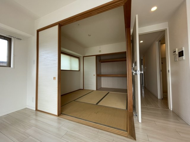 アルファステイツ千舟町通りの和室|LDK横の和室です。4.5帖あります。
