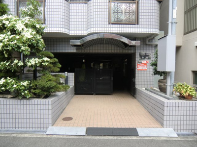 【エントランス】 | コニファーコート吉村