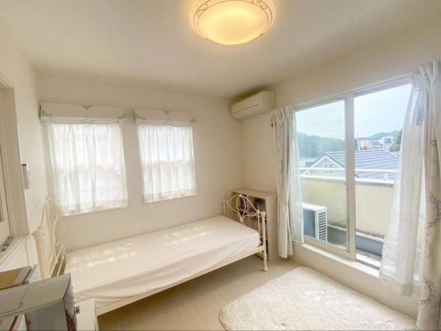 糟屋郡篠栗町中央５丁目 中古戸建の洋室|約6.5帖の洋室です！バルコニー直結の明るく便利なお部屋！