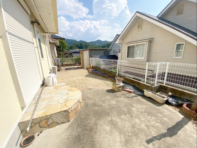 糟屋郡篠栗町中央５丁目 中古戸建の庭|ガーデニングや家庭菜園にも！広くて自由度の高いお庭です！