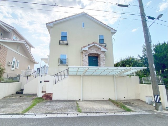 糟屋郡篠栗町中央５丁目 中古戸建の外観|ゆとりと落ち着きのある低層住居地域！徒歩圏内には役場や郵便局などがあり、便利です！