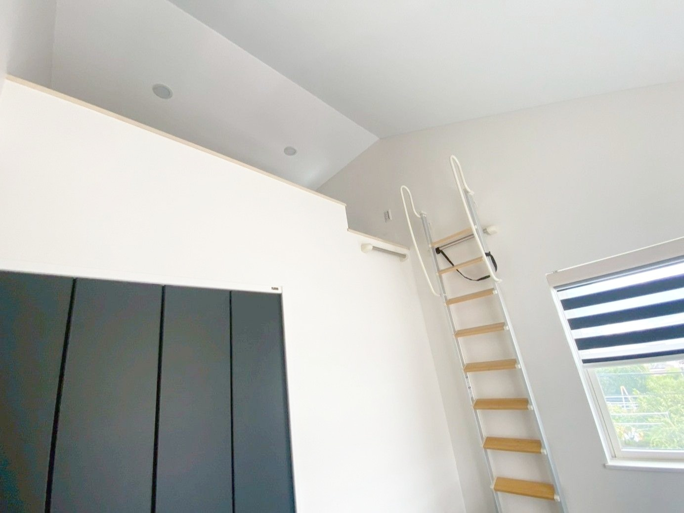 糟屋郡篠栗町中央５丁目 中古戸建の洋室|梯子を上るとロフトがあります！収納スペースとしても利用可能！